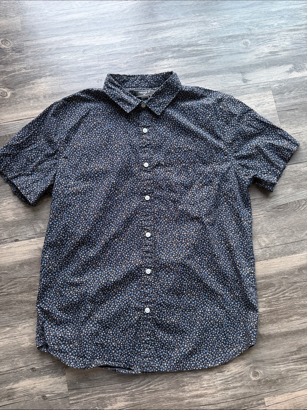 Forever 21 Navy Short-Sleeve Button-Down Shirt with Micro Floral Print Large